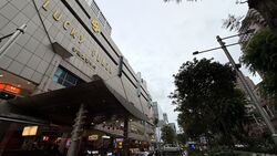 Lucky Plaza (D9), Retail #476281471